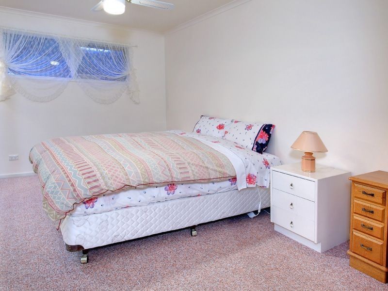 27 Carrathool Avenue, Rosebud VIC 3939