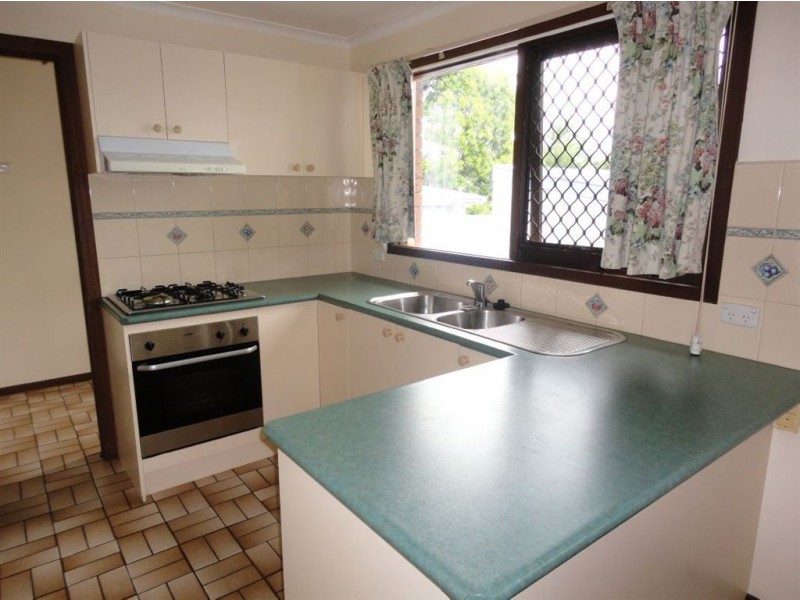 27 Sixth Avenue, Rosebud VIC 3939