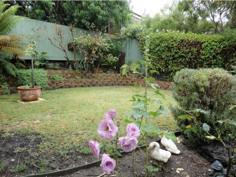 27 Sixth Avenue, Rosebud VIC 3939