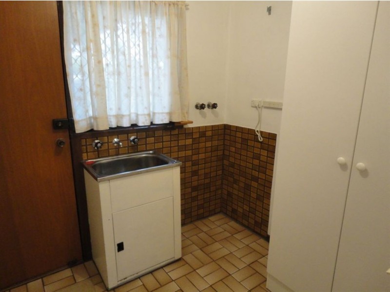 27 Sixth Avenue, Rosebud VIC 3939