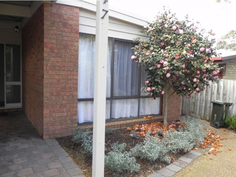 147 First Avenue, Rosebud VIC 3939