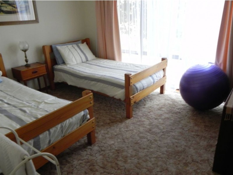 147 First Avenue, Rosebud VIC 3939