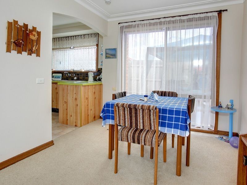 2/30 Rosemore Rd, Rosebud VIC 3939