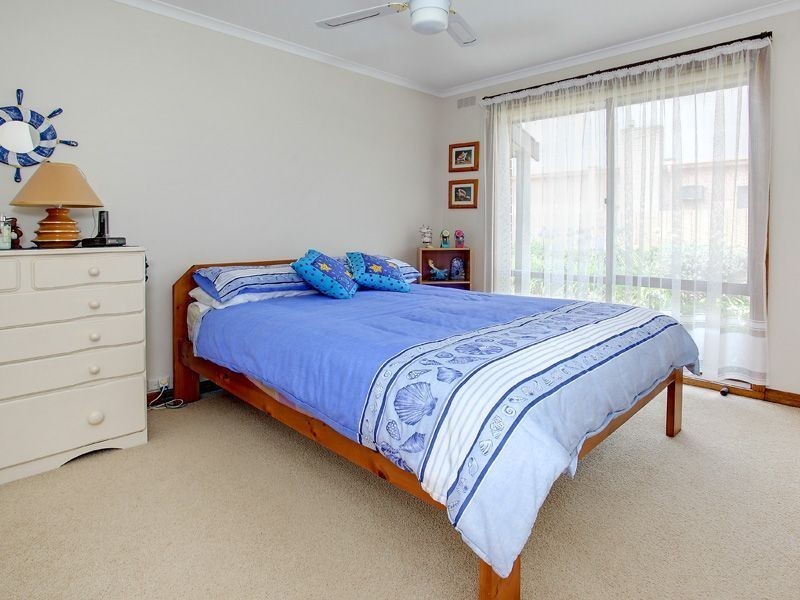 2/30 Rosemore Rd, Rosebud VIC 3939