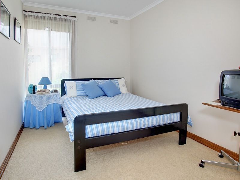 2/30 Rosemore Rd, Rosebud VIC 3939