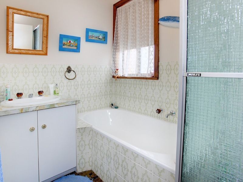 2/30 Rosemore Rd, Rosebud VIC 3939
