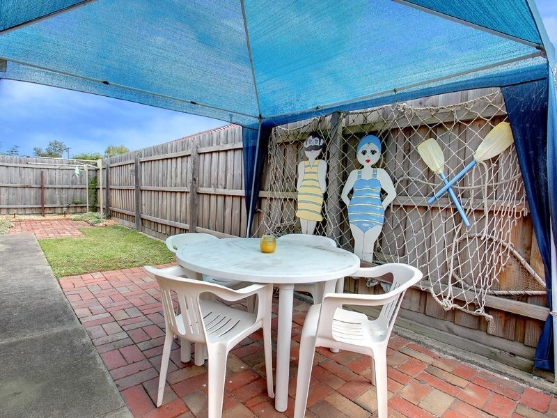 2/30 Rosemore Rd, Rosebud VIC 3939