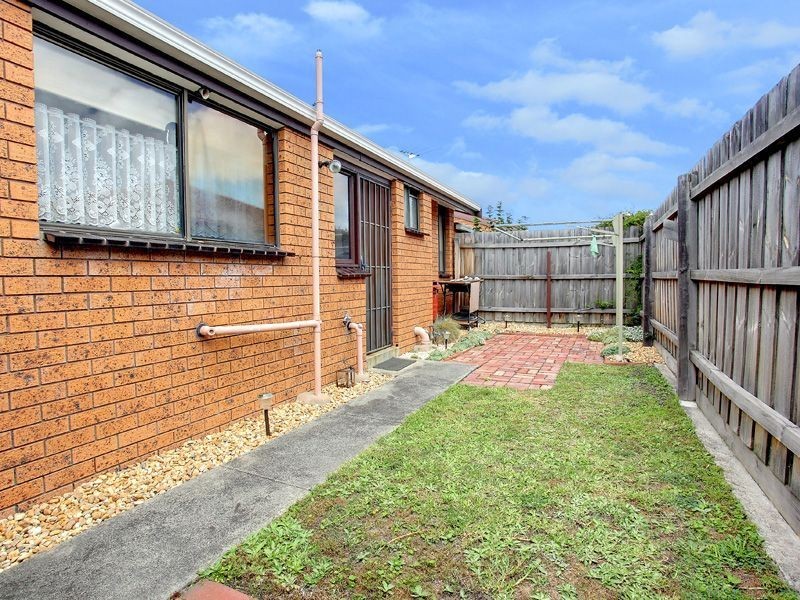2/30 Rosemore Rd, Rosebud VIC 3939