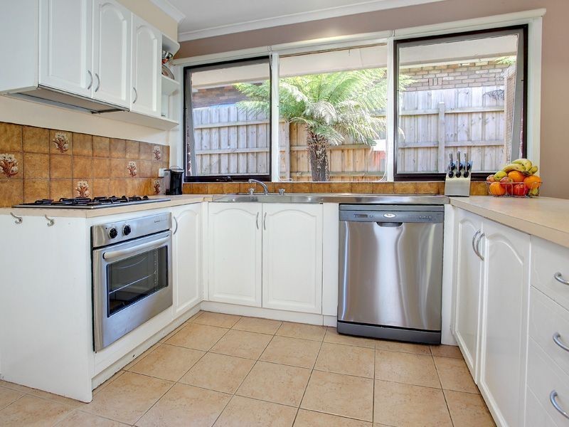 3 Dumossa Ave, Rosebud VIC 3939