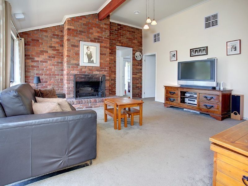 3 Dumossa Ave, Rosebud VIC 3939