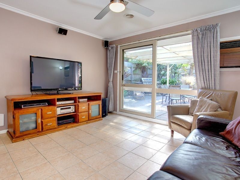 3 Dumossa Ave, Rosebud VIC 3939