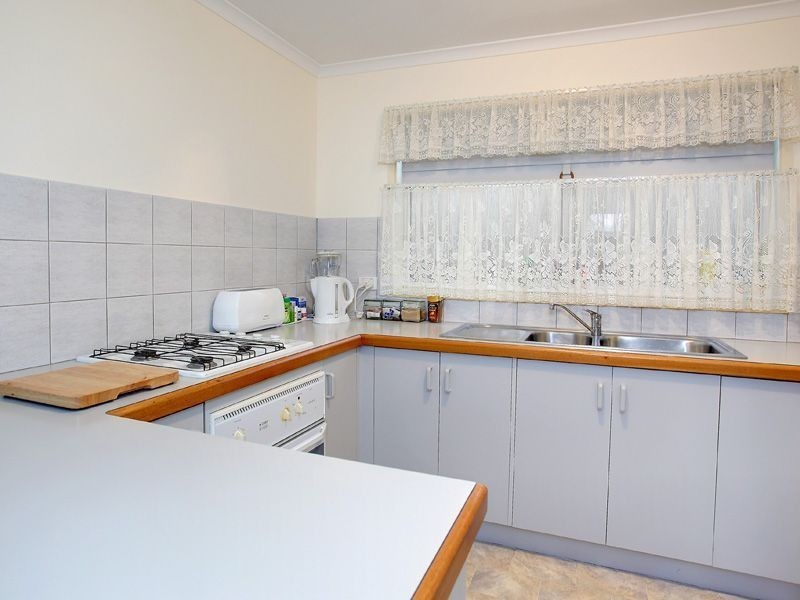 15 Fifth Avenue, Rosebud VIC 3939