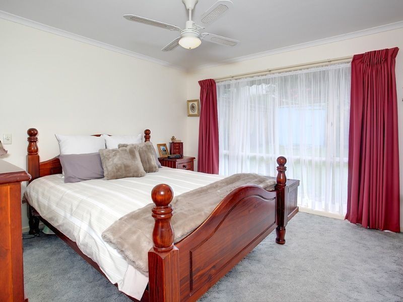 15 Fifth Avenue, Rosebud VIC 3939