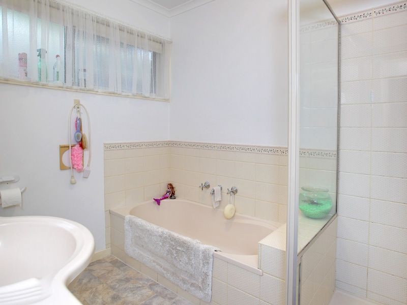 15 Fifth Avenue, Rosebud VIC 3939