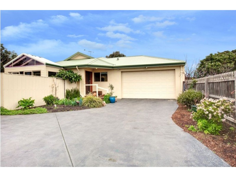 2/7 Coorabong Avenue, Rosebud VIC 3939