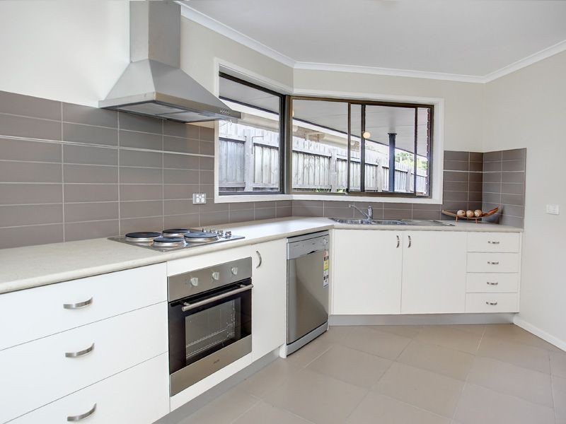 64 Whitehead Gr, Rosebud VIC 3939