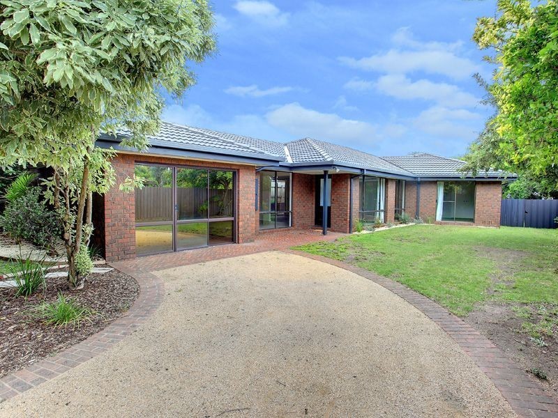 64 Whitehead Gr, Rosebud VIC 3939