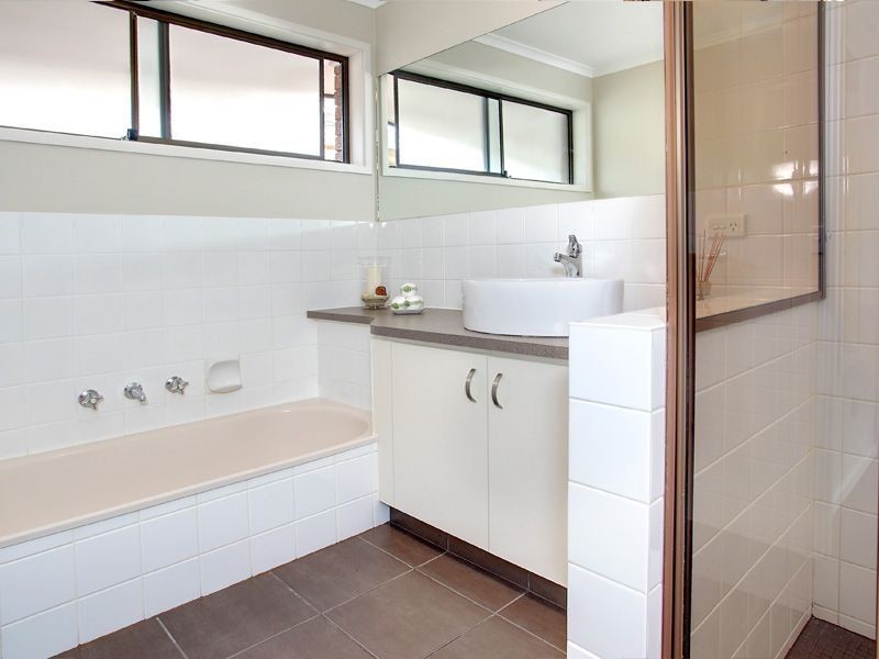 64 Whitehead Gr, Rosebud VIC 3939