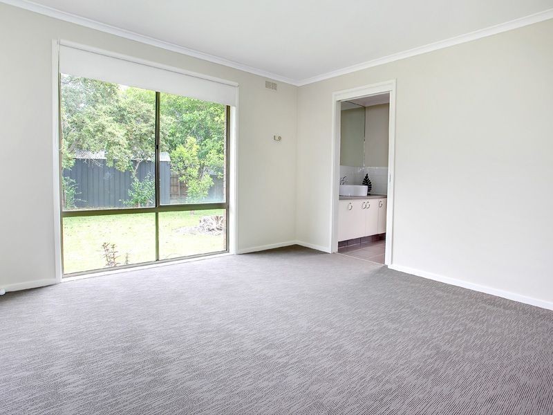 64 Whitehead Gr, Rosebud VIC 3939