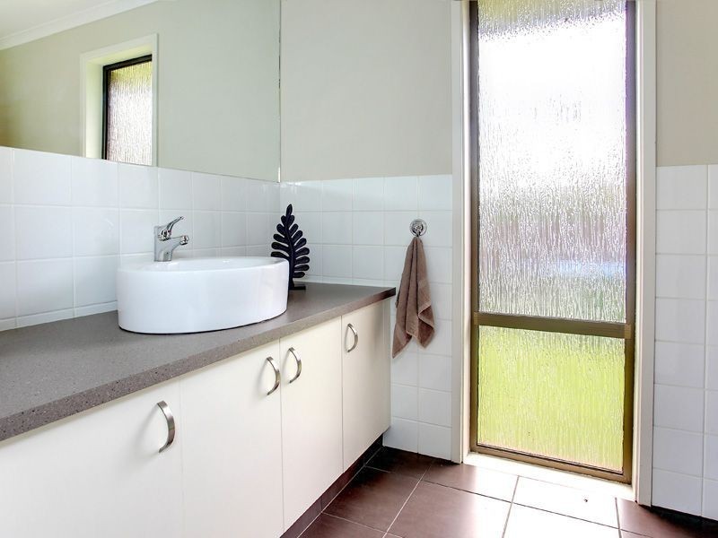64 Whitehead Gr, Rosebud VIC 3939