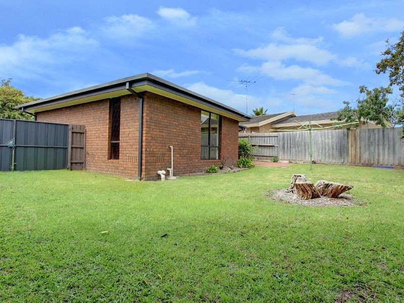 64 Whitehead Gr, Rosebud VIC 3939