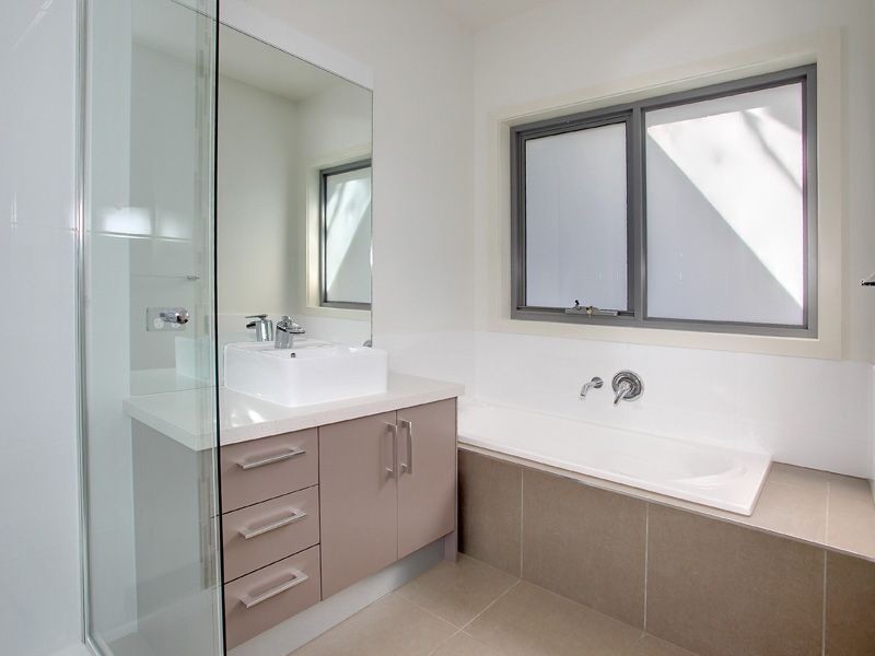 2/407 Waterfall Gully Rd, Rosebud VIC 3939