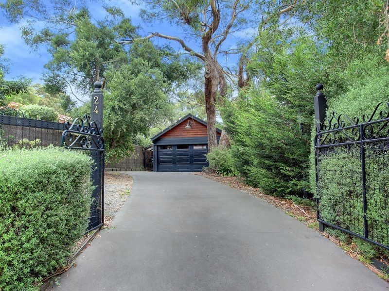 24 Bowen St, Mccrae VIC 3938