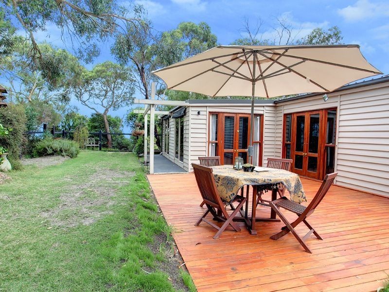 24 Bowen St, Mccrae VIC 3938