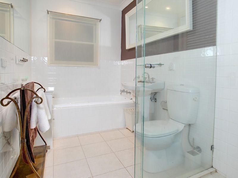 24 Bowen St, Mccrae VIC 3938