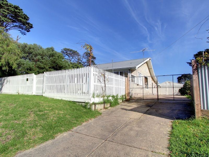 2-4 Chatfield Avenue, Rosebud VIC 3939