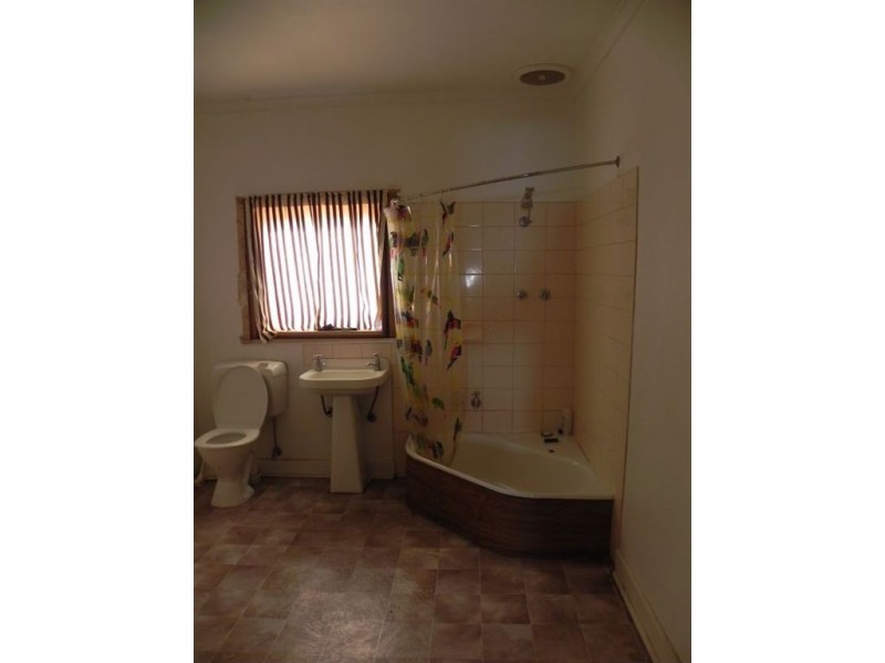 2-4 Chatfield Avenue, Rosebud VIC 3939