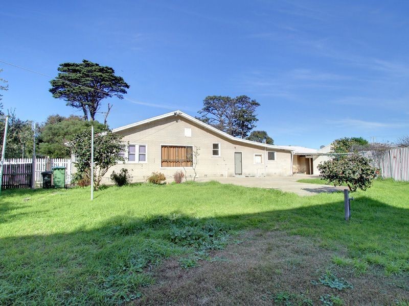 2-4 Chatfield Avenue, Rosebud VIC 3939