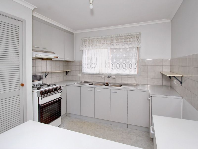 112 Fourth Avenue, Rosebud VIC 3939