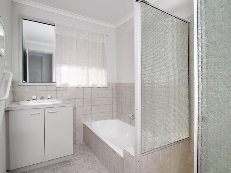 112 Fourth Avenue, Rosebud VIC 3939