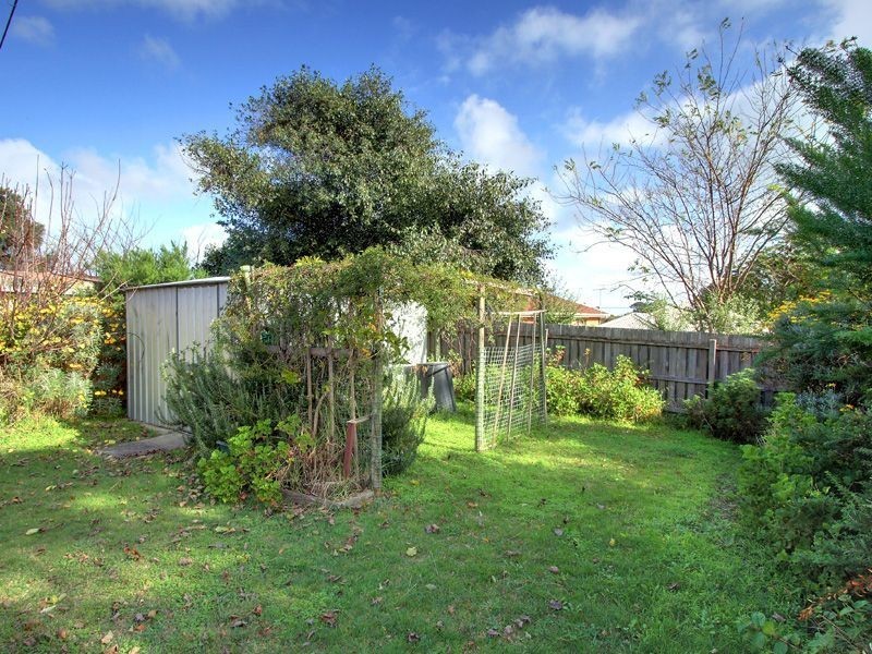 112 Fourth Avenue, Rosebud VIC 3939