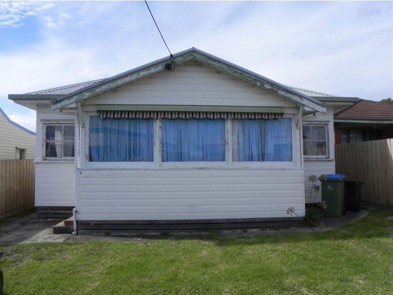 7 First Avenue, Rosebud VIC 3939