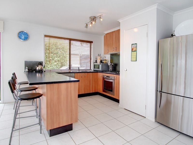 8 Mount Arthur Ave, Rosebud VIC 3939