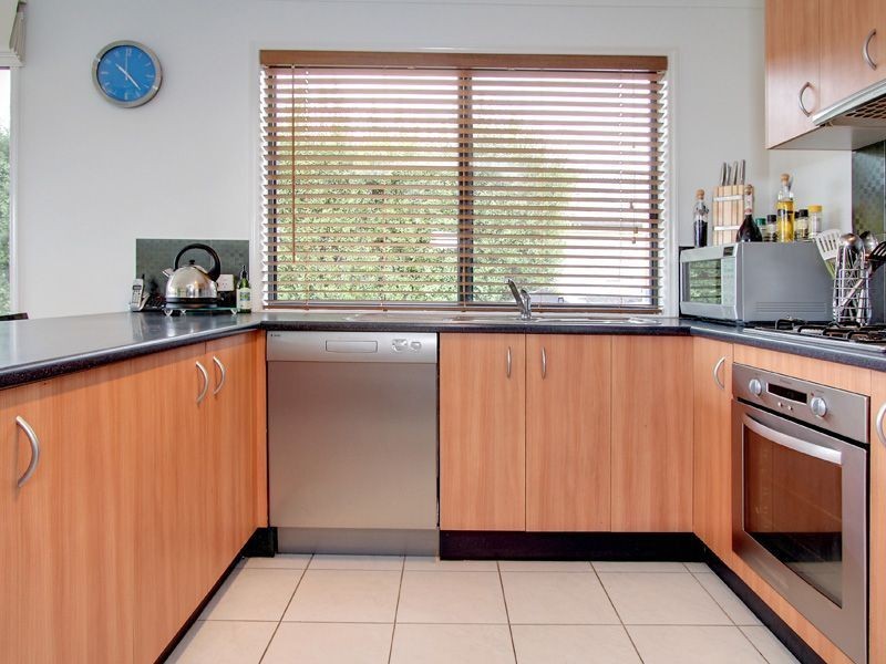 8 Mount Arthur Ave, Rosebud VIC 3939