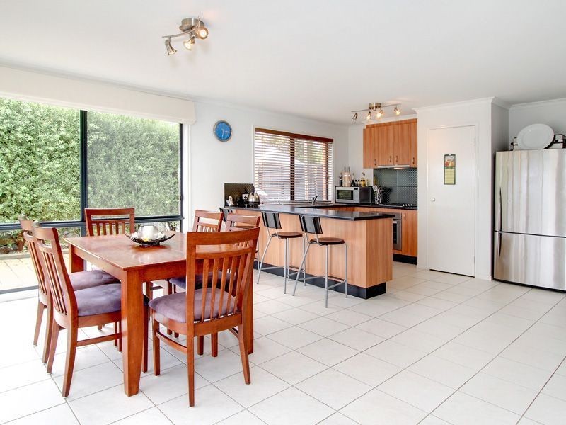 8 Mount Arthur Ave, Rosebud VIC 3939
