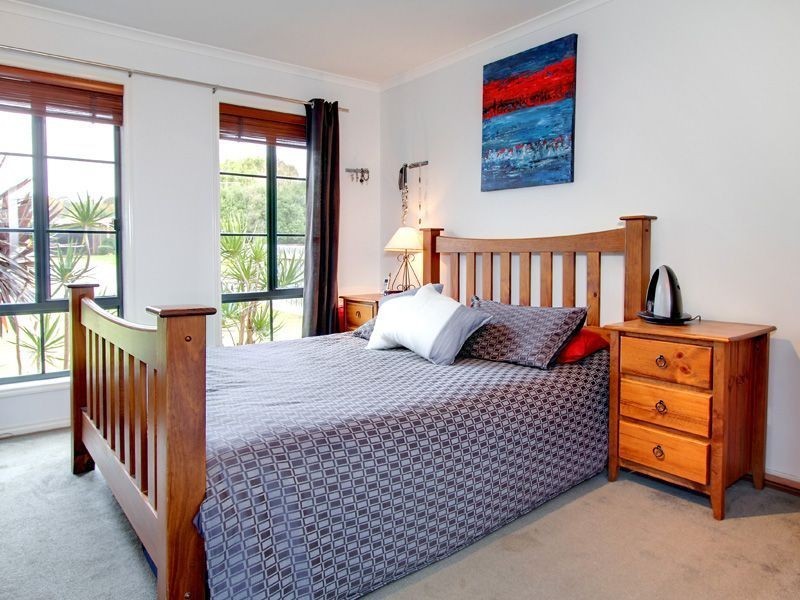 8 Mount Arthur Ave, Rosebud VIC 3939
