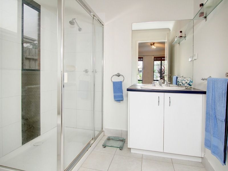 8 Mount Arthur Ave, Rosebud VIC 3939