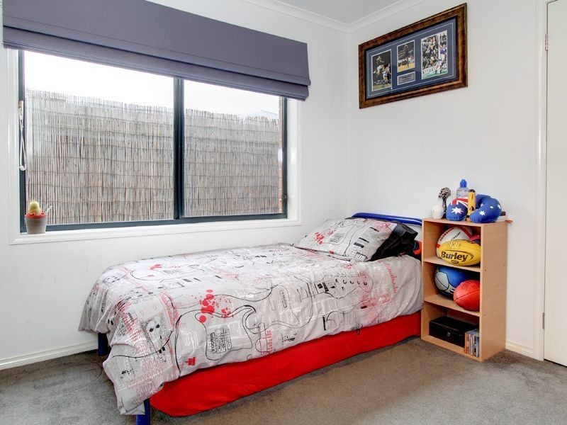 8 Mount Arthur Ave, Rosebud VIC 3939