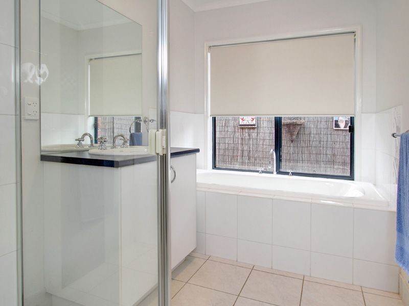 8 Mount Arthur Ave, Rosebud VIC 3939