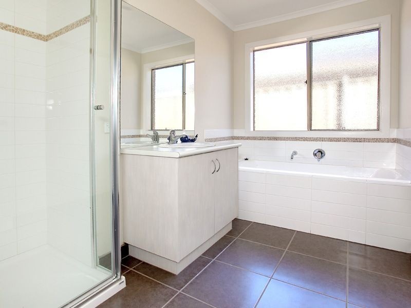 14 Parkedge Circuit, Rosebud VIC 3939