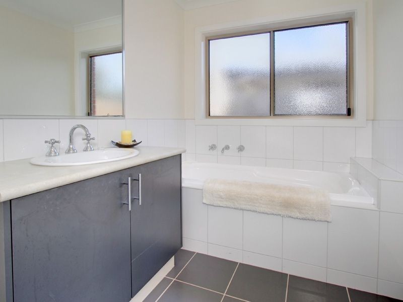 49 Mount Arthur Ave, Rosebud VIC 3939