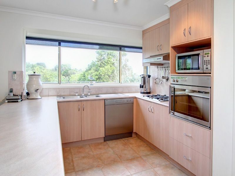 33 Seabrook Ave, Rosebud VIC 3939