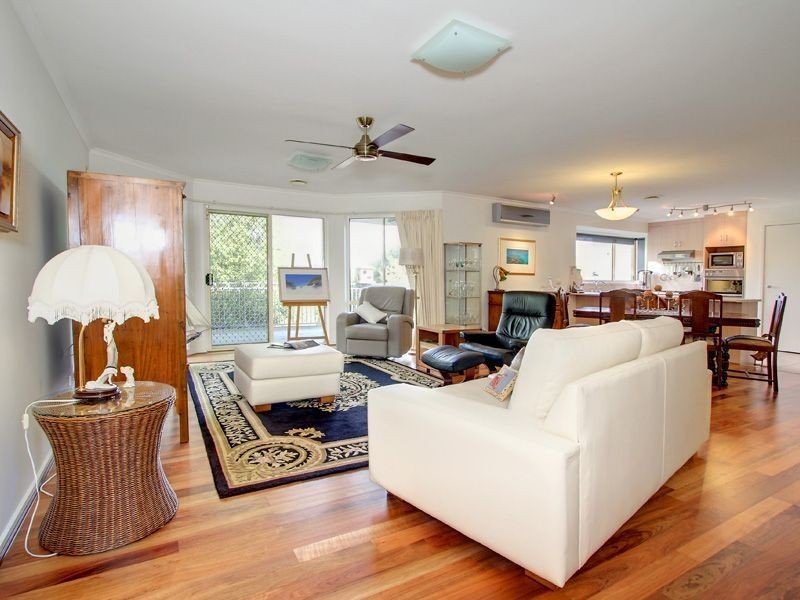 33 Seabrook Ave, Rosebud VIC 3939