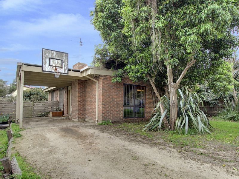 6 Burunda Rd, Rosebud VIC 3939