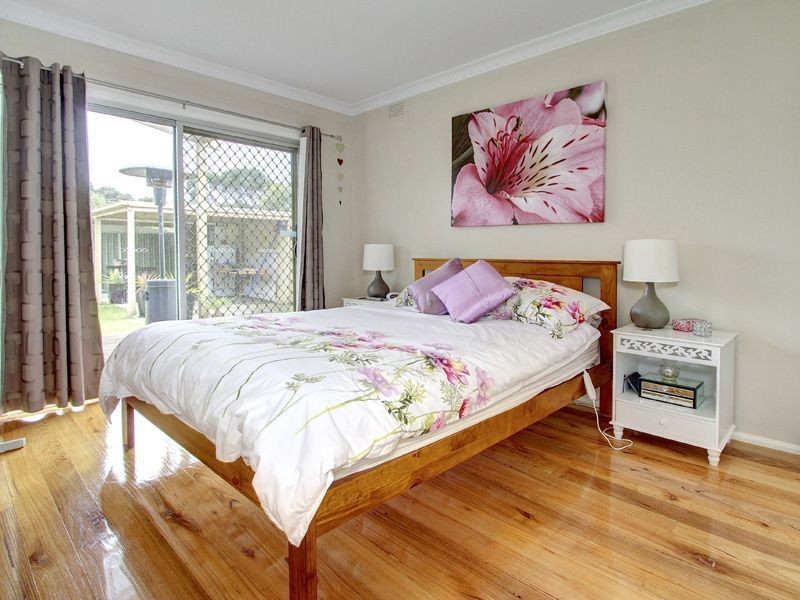 196 Eighth Avenue, Rosebud VIC 3939