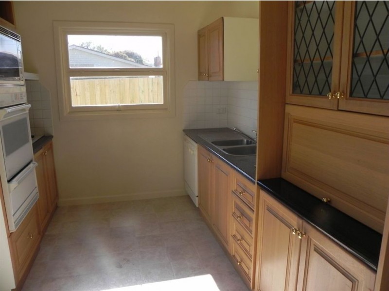 2 Coorabong Avenue, Rosebud VIC 3939